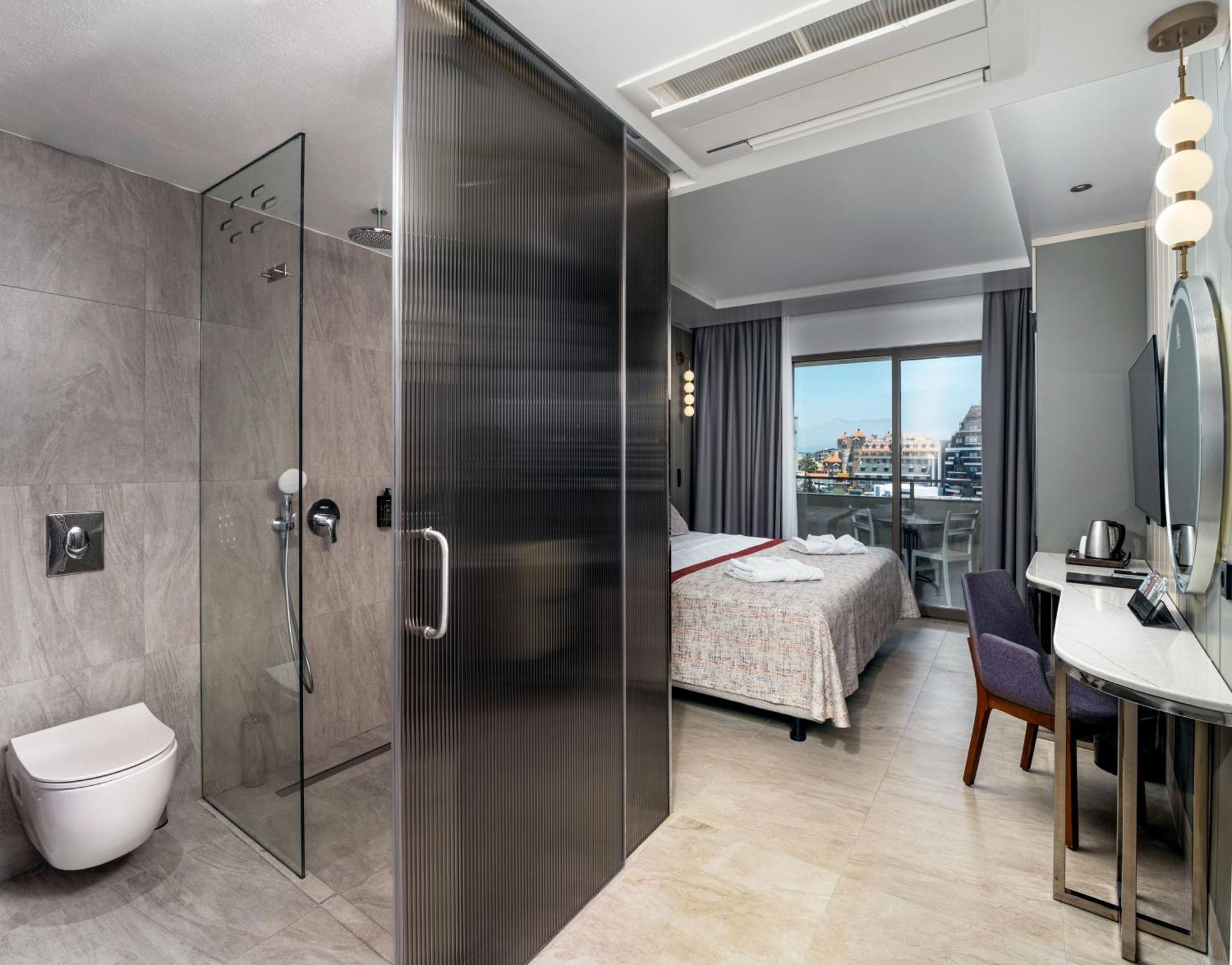 Double or Twin Room Partial Sea View