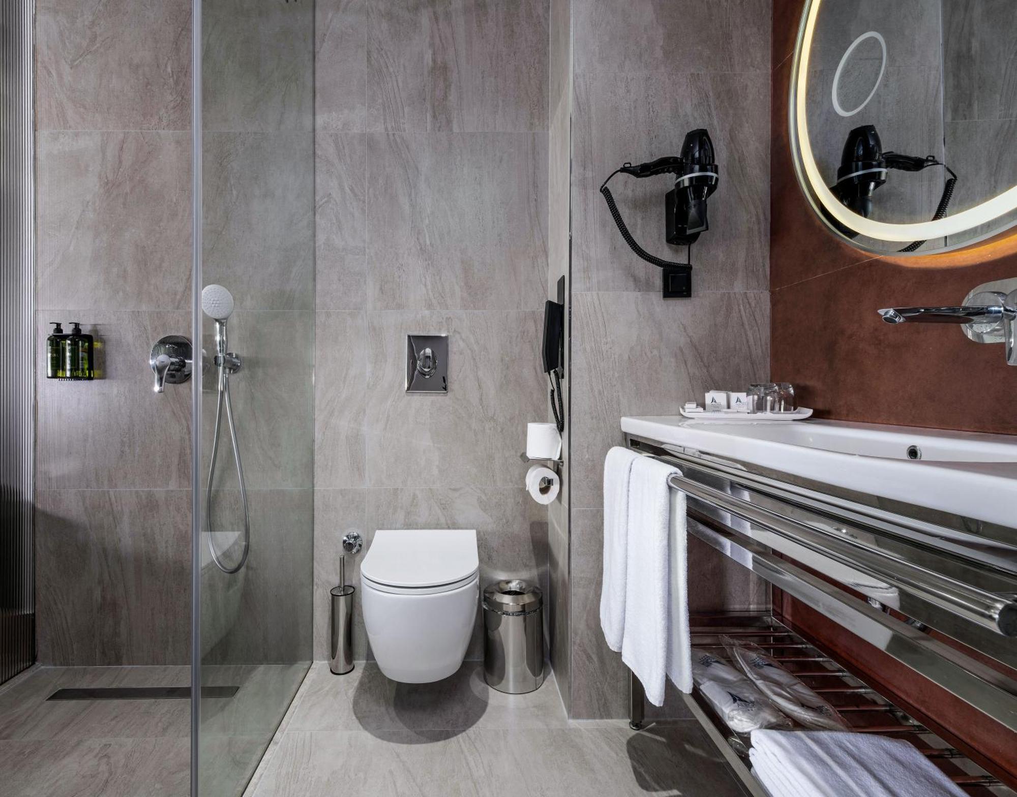 Double or Twin Room Partial Sea View